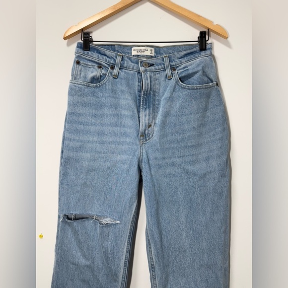 Abercrombie & Fitch Ultra High Rise 90s Straight Jean size 28 - Picture 5 of 9